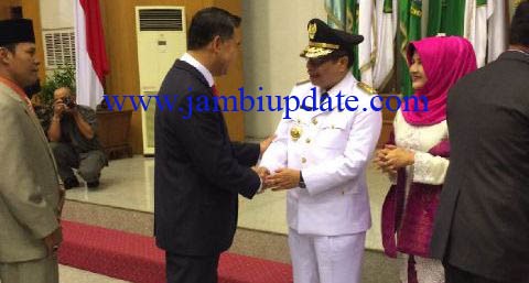 Walikota Jambi memberi selamat kepada Pj Gubernur Jambi Irman